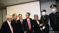 Selain pendapatan, target laba bersih perseroan tahun ini dipatok naik hingga 10% dari laba bersih tahun sebelumnya. Pasalnya, pada tahun 2017, Trisula membukukan pendapatan sekitar Rp446 miliar atau naik sekitar 7% dari pendapatan sekitar Rp416 miliar. Dari pendapatan itu, pasar lokal menyumbang sekitar Rp 424 miliar.