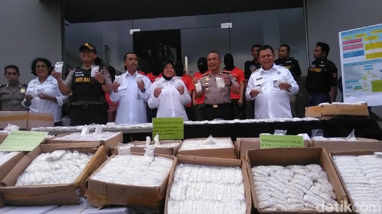 Polisi Amankan Jutaan Pil Koplo Senilai Rp 2,5 Miliar Polisi Amankan Jutaan Pil Koplo Senilai Rp 2,5 Miliar