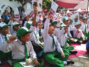 Keren, 1.000 Anak Ikuti Event Baca Buku Massal di Tulungagung