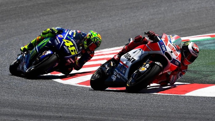 MONTMELO, SPAIN - JUNE 11:  Valentino Rossi of Italy and Movistar Yamaha MotoGP (L) and Jorge Lorenzo of Spain and Ducati Team ride during the MotoGp of Catalunya at Circuit de Catalunya on June 11, 2017 in Montmelo, Spain.  (Photo by David Ramos/Getty Images)