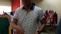 Koruptor Reza Mustika Nunyai ditangkap tim kejaksaan setelah buron tiga tahun lebih. Reza korupsi dana Bantuan Sosial untuk SD sebesar Rp 1,8 miliar di Lampung. Ia ditangkap di kos-kosannya.