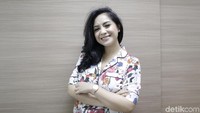Istri Raffi Ahmad itu tampil menawan.