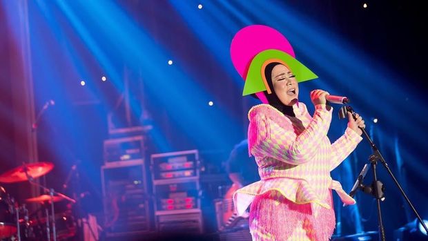 Seperti Roger Danuarta, 7 Artis Indonesia Ini Juga Jadi Mualaf 