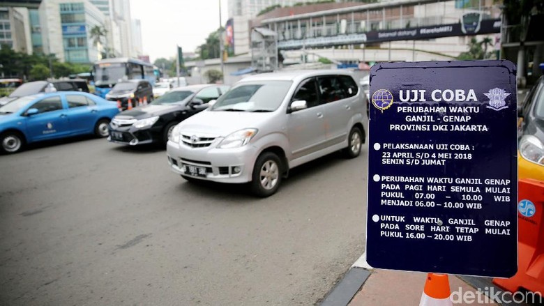 200 Pengendara Melanggar Ganjil-Genap Pukul 06.00 WIB 200 Pengendara Melanggar Ganjil-Genap Pukul 06.00 WIB