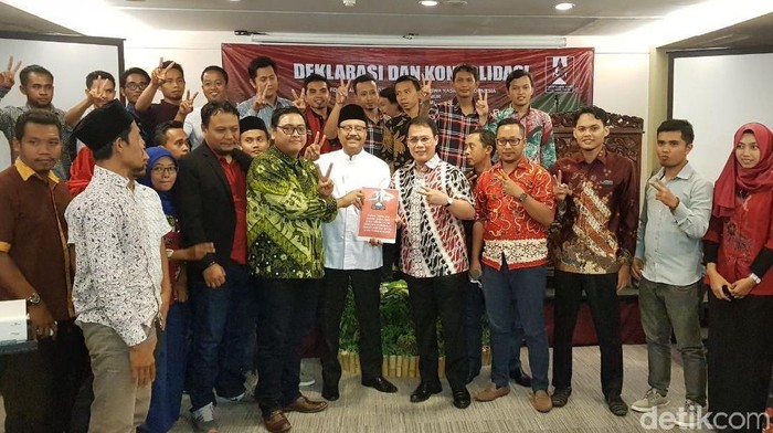 Punya Program Milenial, Gus Ipul-Puti Didukung Alumni GMNI