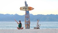 Dalam wawancaranya bersama detikTravel dia mengungkapkan sangat senang liburan ke pantai. Ini dirinya saat berada di Gili, Lombok. (melindalfred/Instagram)