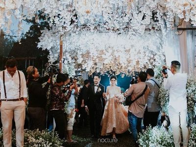 Indahnya Pernikahan Bertema Twilight Ala Syahnaz dan Jeje Govinda
