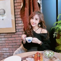 Bagaimana menurutmu dengan penampilan cantik pramugari Rita Kao, yang juga disebut netizen sebagai Barbie hidup ini? Foto: Instagram @love_ritakao