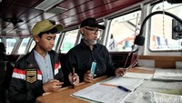 Kapal Rainbow Warrior adalah kapal pertama yang didesain dan dibuat secara khusus untuk Greenpeace. Ia adalah salah satu kapal paling ramah lingkungan yang pernah ada di dunia, dan dirancang khusus untuk berfungsi sebagai kendaraan kampanye lingkungan. Kapal ini didanai oleh individu-individu pendukung Greenpeace di seluruh dunia, sekitar 50.000 orang diantaranya dari Indonesia.