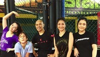 Bahkan, ia pun hobi Muay Thai lho. (Foto: Instagram/raazharita)