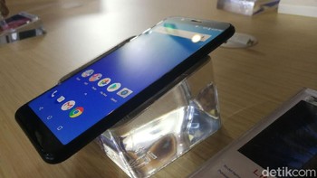 Varian pertama RAM 6 GB dan ROM 64 GB. Varian kedua punya RAM 4 GB dan ROM 64 GB. Terakhir, varian paling rendah RAM 3 GB dan ROM 32 GB. Foto: Muhammad Alif Goenawan/detikINET