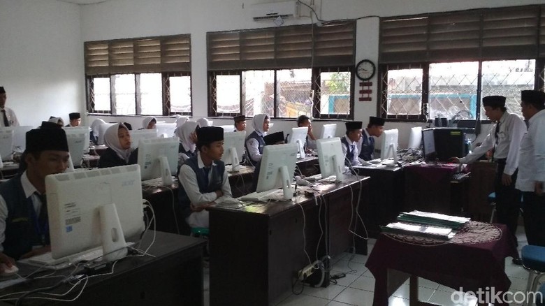 Nilai Rata-rata UN Turun karena Beralih ke UNBK Nilai Rata-rata UN Turun karena Beralih ke UNBK