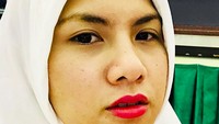 Ini momen ketika Evelyn berhijab syari. Cantik nggak? IFoto: Instagram/elevinnadaanjani