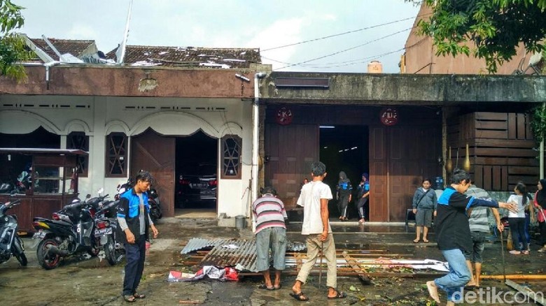 Jumlah Rumah Rusak akibat Puting Beliung di Yogya Tambah Jadi 162 Jumlah Rumah Rusak akibat Puting Beliung di Yogya Tambah Jadi 162