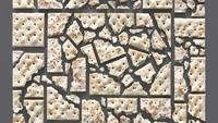 Saat biskuit atau crackers dihancurkan pasti bentuknya berantakan. Tapi dengan telaten, Meyer menyusun kembali remahan crackers hingga menampilkan pola artistik. Foto: Instagram kmsalvagedesign