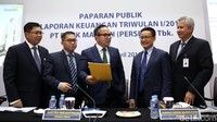 Direktur Treasury & International Banking Darmawan Junaidi, Direktur IT & Operation Rico Usthavia Frans, Dirut Bank Mandiri Kartika Wirjoatmodjo, Direktur Risk Management  Ahmad Siddik Badruddin saat menyampaikan paparan kinerja triwulan I-2018 di Jakarta, Selasa (24/4/2018).
