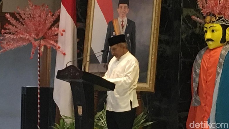 Amien Rais Sebut Jokowi Down, PDIP: Elektabilitasnya Justru Meroket Amien Rais Sebut Jokowi Down, PDIP: Elektabilitasnya Justru Meroket