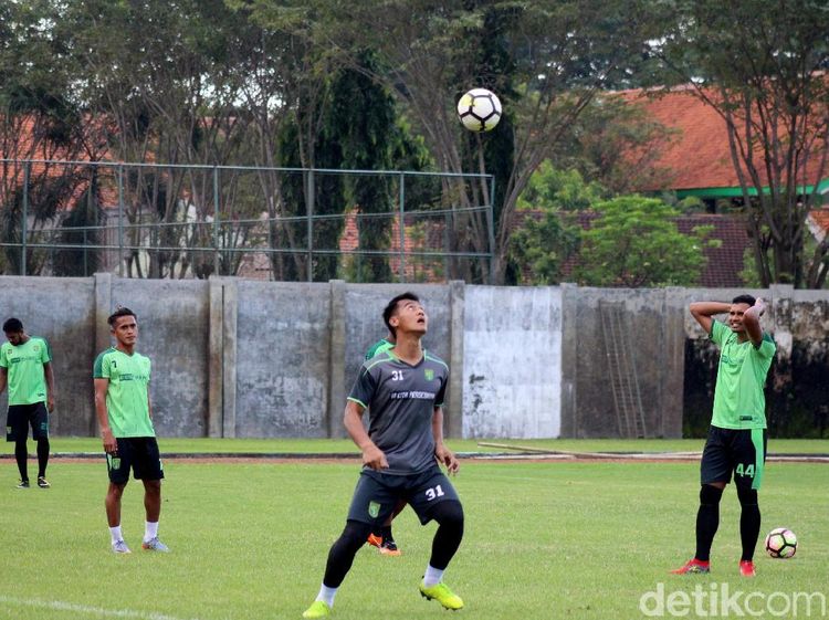 Intip Latihan Persebaya Jelang Lawatan ke Markas Mitra Kukar