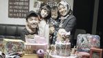 Begini Gaya Omesh Saat Makan Bersama Istri dan Anaknya!