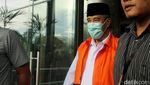 Bupati Bandung Barat Tutup Muka dengan Masker