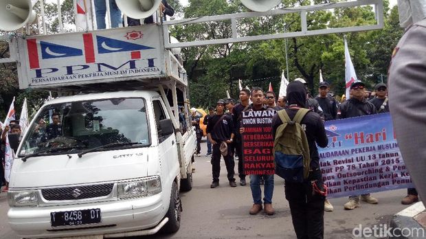 Demo digelar di depan kantor Bareskrim