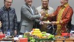 Koleksi Mobil Mewah, Begini 10 Gaya Kulineran Bambang Soesatyo