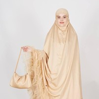 Bulan Ramadan jadi momen terbaik untuk memperbanyak ibadah. Salah satu hal yang perlu dipersiapkan adalah peralatan beribadah seperti mukena dan sajadah. Foto: Dok. Hijabenka