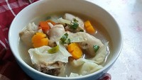 Sop ayam yang bikinnya gampang. Tinggal cemplang cemplung, tulis netizen @henytag untuk masakan sup ayamnya. Foto: Instagram
