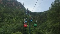 Shilinxia Viewing Platform berjarak 100 kilometer dari pusat Kota Beijing. Anda harus naik gondola selama 1,5 jam untuk mencapainya atau menaiki anak tangga (boboran2u/Instagram)
