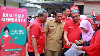 Telkomsel terus berupaya memberikan yang terbaik dalam melayani masyarakat yang ingin melakukan perbaikan data kependudukan serta meregistrasikan nomor prabayarnya. Foto: dok. Telkomsel