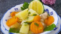 Sop ayam yang bikinnya gampang. Tinggal cemplang cemplung, tulis netizen @henytag untuk masakan sup ayamnya. Foto: Instagram