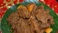 Duh enaknya rendang postingan Titi ini. Ternyata ini rendang buatan sang mama yang katanya paling enak tak terkalahkan. Foto: instagram @titirajobintang