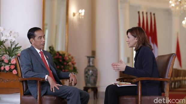 Najwa Shihab saat mewawancara Jokowi / 