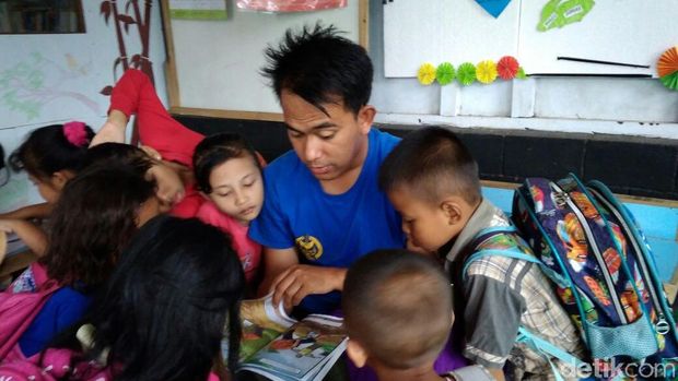Mengenal Muzeki, Pendiri Galeri Kreatif untuk Anak Buruh Migran