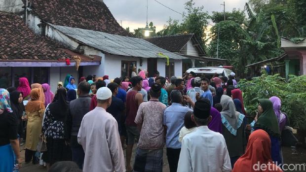 Usai Hajatan, Satu Keluarga di Probolinggo Alami Kecelakaan Maut