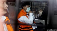 Posisi Abubakar sebagai Bupati Bandung Barat digantikan oleh wakilnya Yayat Turochmat Soemitra.