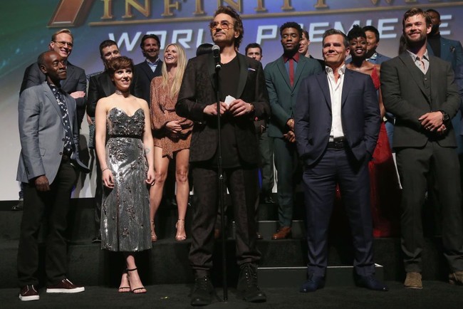 Intip Gaya Pemain Film Avengers Saat Makan hingga Aksesoris Sayur Cantik