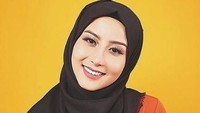 Namun ternyata Awkarin sedang mempromosikan hijab miliknya. (Dok. Instagram/awkarin)