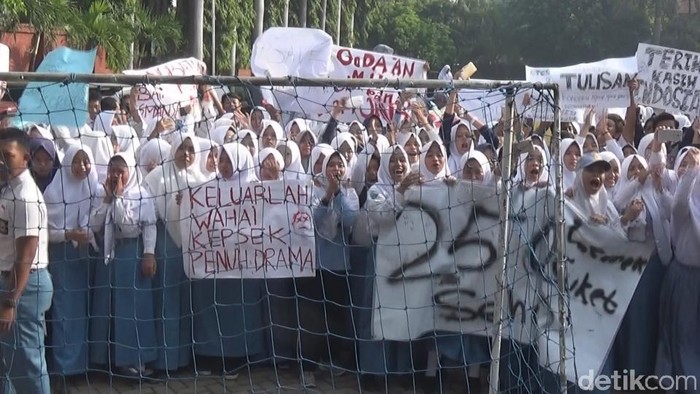 Kepala SMAN Mojosari Didemo Ratusan Pelajar, Ini Penyebabnya