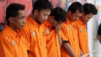 Berdasarkan keterangan HT, ganja itu dikendalikan oleh ZL yang menjadi tahanan Kejaksaan Lampung. ZL juga terjerat dalam kasus narkotika.