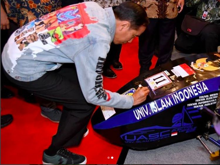 Mobil Listrik Mahasiswa yang Dapat Tanda Tangan Jokowi