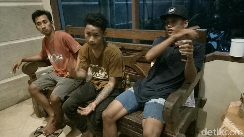 Tiga Pemuda Banyuwangi Ini Dikeroyok Usai Pesta Miras Tiga Pemuda Banyuwangi Ini Dikeroyok Usai Pesta Miras