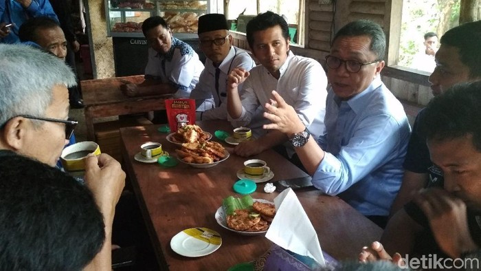 Ngopi Bareng Emil, Zulhasan Ingatkan Warga Coblos Nomor Satu