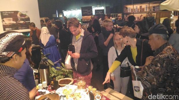 Saat Kopi Merapi ikut festival di Finlandia. 