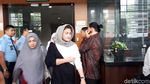 Harap-harap Cemas Deisti Nanti Vonis Novanto: Terpejam dan Gigit Bibir