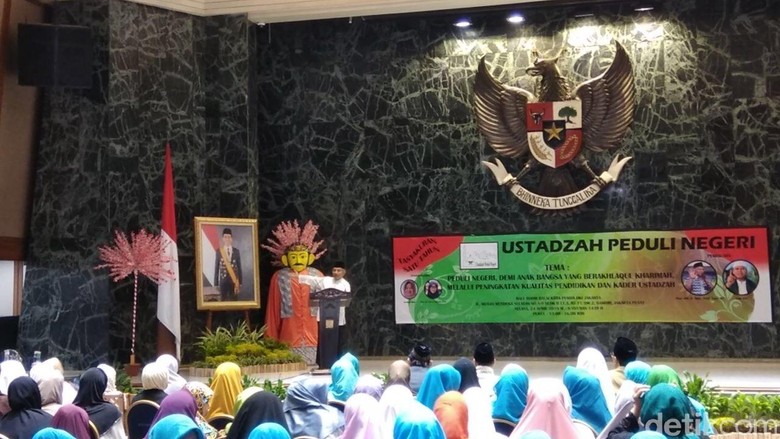 Elektabilitas Jokowi Disebut Down, Gerindra: Koalisi Bakal Beralih Elektabilitas Jokowi Disebut Down, Gerindra: Koalisi Bakal Beralih