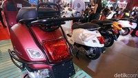 Vespa Sprint 150 i-get ABS dibanderol Rp 42 juta (on the road Jakarta) dan Rp 39,5 juta (on the road Jakarta) untuk Primavera 150 i-get ABS.