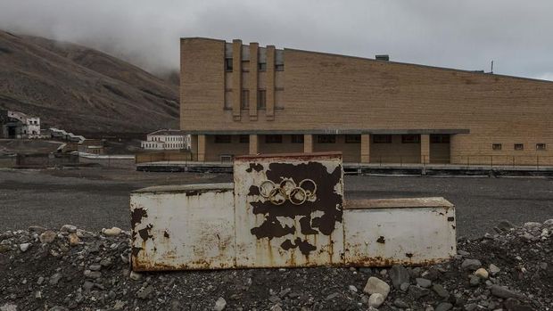 Di Pulau Svalbard, 1.000 kilometer dari Kutub Utara, terletak sebuah kota 'hantu' bekas Uni Soviet yang disebut Pyramiden. Penasaran seperti apa penampakannya?