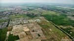Perumahan dan Pabrik Bikin Lahan Sawah Menyusut