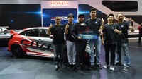 Hapsoro mengangkat tema desain Racing dan Sporty. Civic Type R ini didominasi warna merah dan abu-abu, serta logo Civic Type R pada bagian samping bodi mobil. Foto: dok. Honda